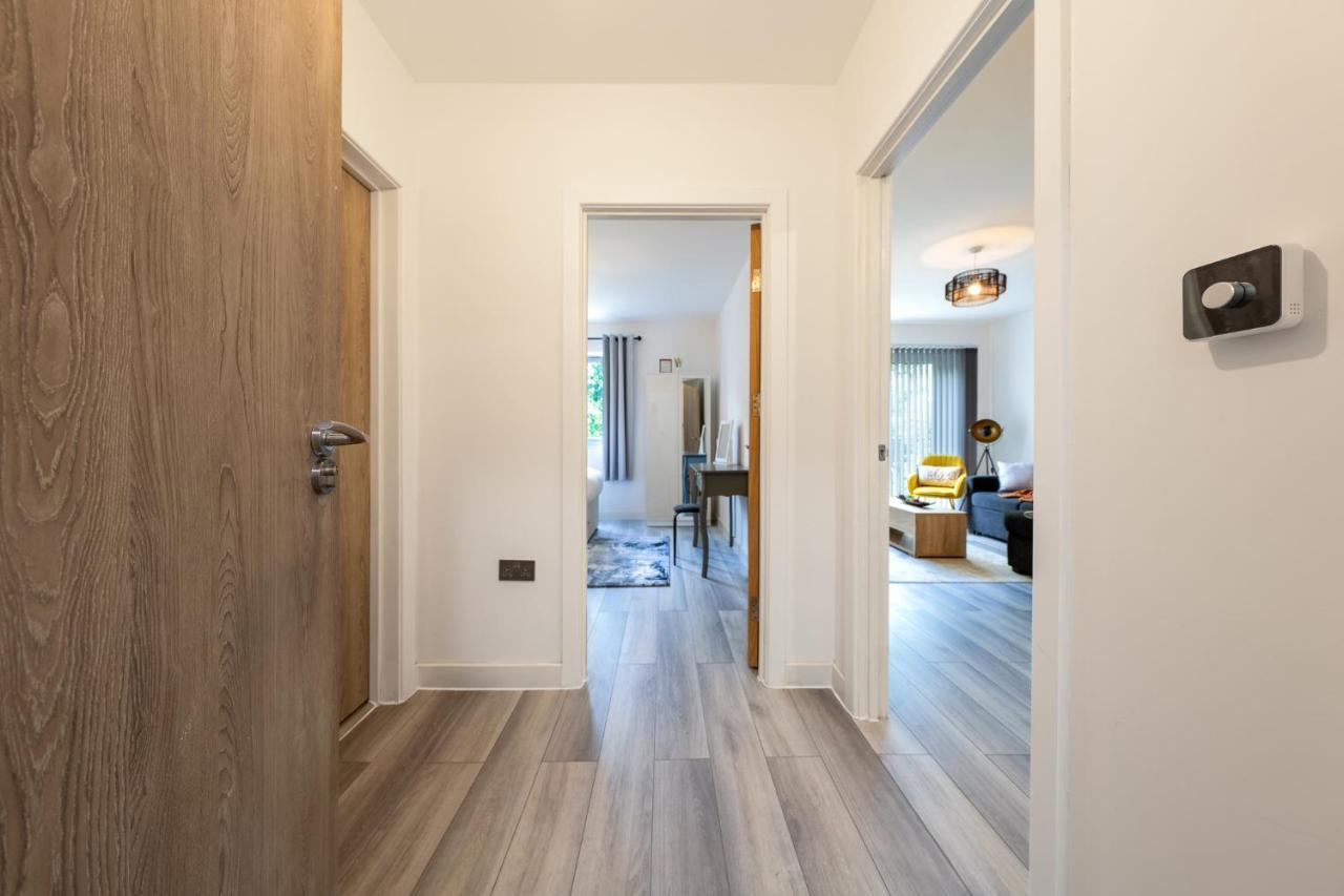 Ashview 6 - Heathrow - Windsor - Free Parking Daire Staines-upon-Thames Dış mekan fotoğraf