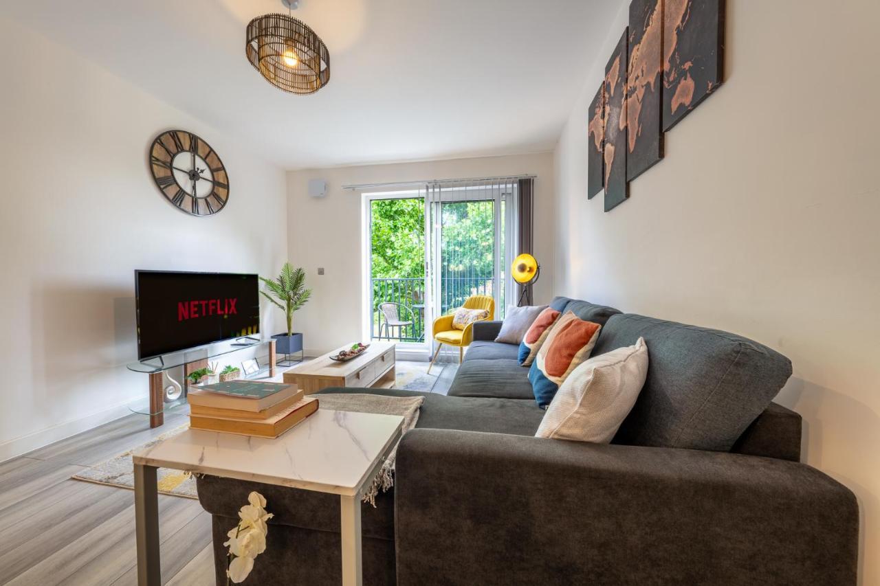 Ashview 6 - Heathrow - Windsor - Free Parking Daire Staines-upon-Thames Dış mekan fotoğraf